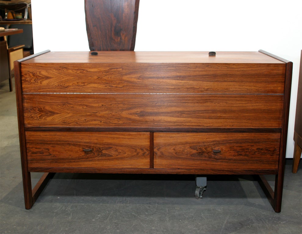 Rosewood Hutch