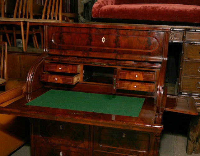 Roll Top Secretary In Good Condition For Sale In Hudson, NY