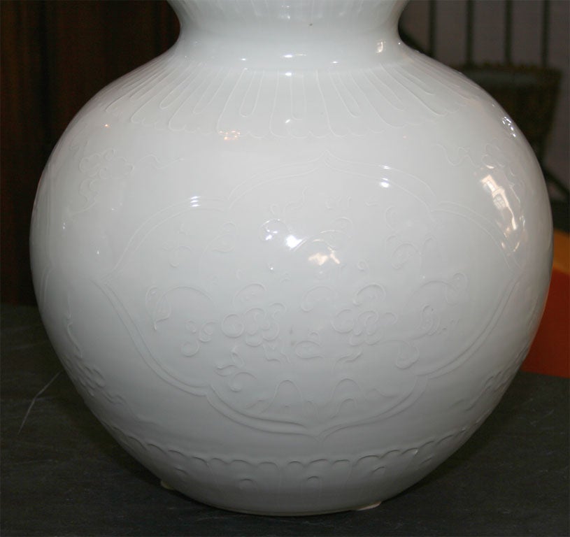 Large Modern Blanc de Chine Embossed Gourd In Excellent Condition For Sale In New York, NY