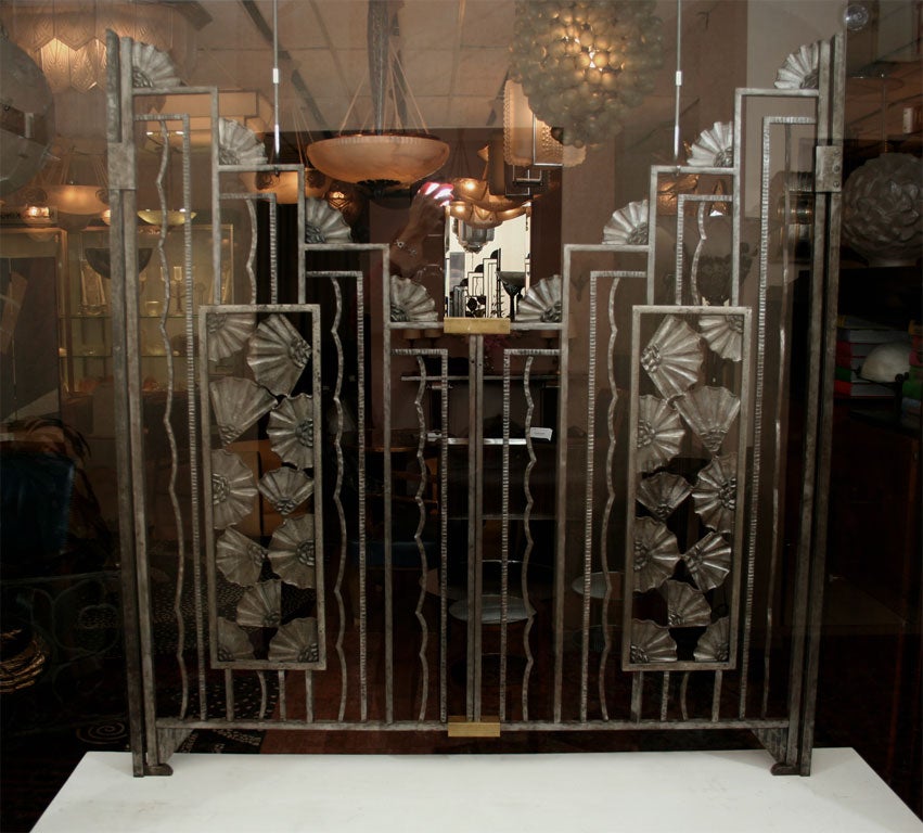 A Rare French Art Deco Apartment Gate In Good Condition In Bridgewater, CT