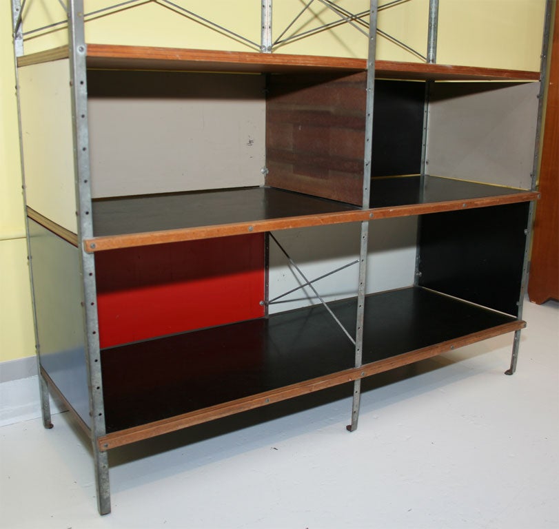 'ESU-400' storage unit by Charles and Ray Eames In Good Condition In New York, NY