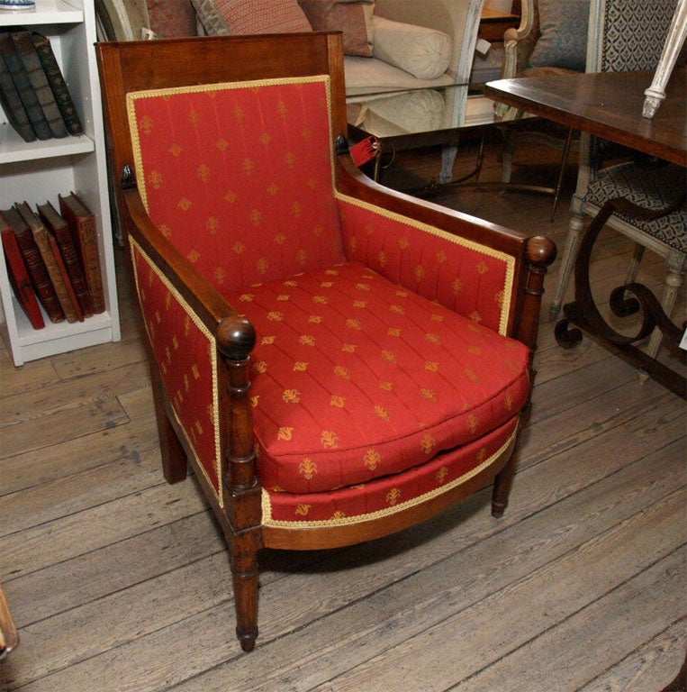Consulate Walnut Fauteuil