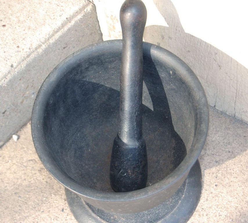 mortar and pestle In Good Condition In Sag Harbor, NY
