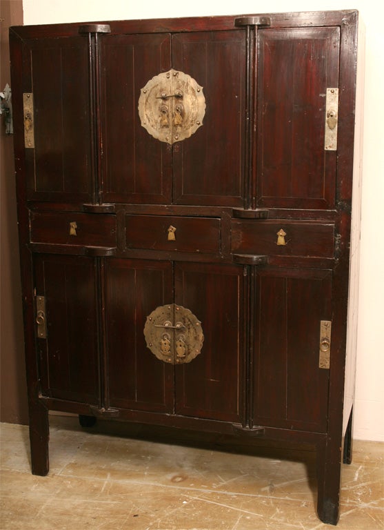 Well proportioned Chinese cabinet with 4 upper, 4 lower removable doors and 3 drawers in the middle. Perfect as hutch or TV cabinet.<br />
<br />
Keywords: Cabinet, armoire, linen press, closet, blanket chest, cupboard, hutch, deux corps