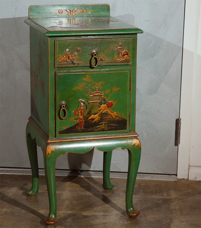 English Chinoiserie Decorated Cupboard / Cabinet For Sale