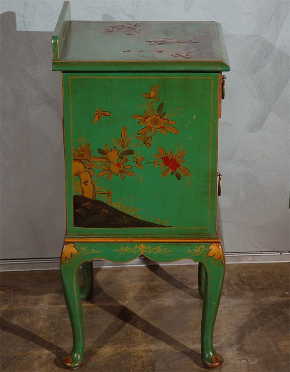 Chinoiserie Decorated Cupboard / Cabinet For Sale 1