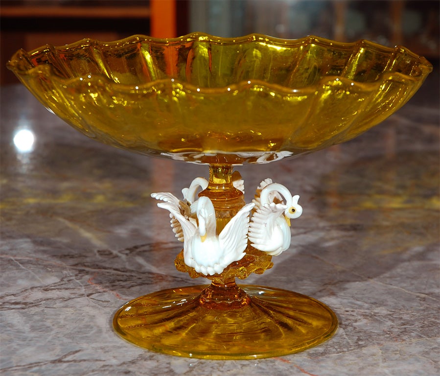 MURANO COMPOTE BOWL WITH THREE WHITE SWANS