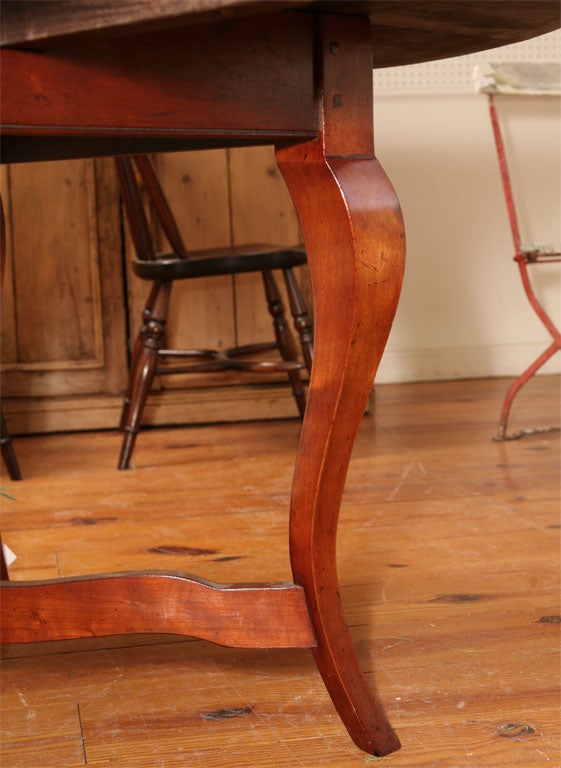 Reproduction Round Table In Excellent Condition In Sheffield, MA