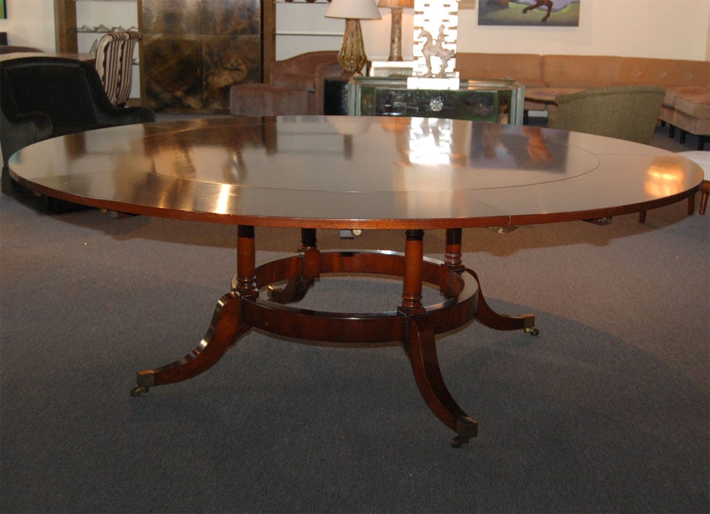 American EXQUISITE NEO-CLASSICAL STYLE EXPANDABLE MAHOGANY DINING TABLE
