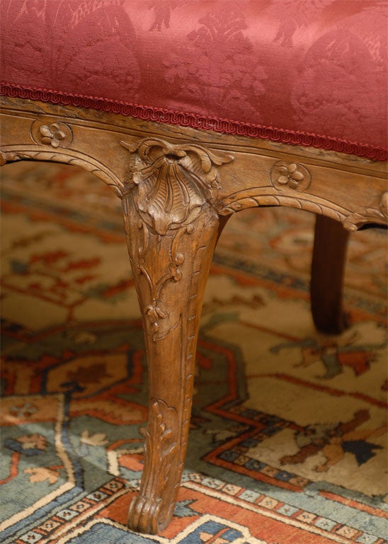 XVIII secolo Canape del primo periodo Luigi XV in legno di faggio intagliato, 1730 ca. in vendita
