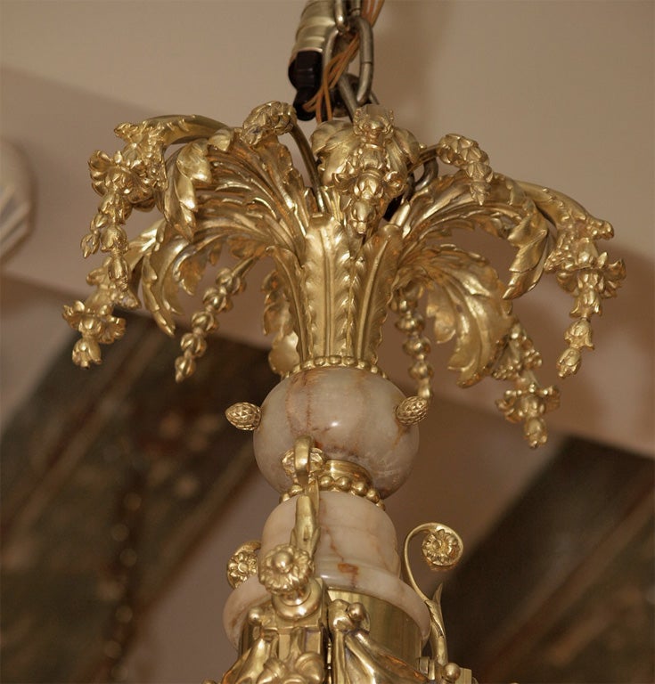 Français Lustre ancien en bronze doré et marbre en vente