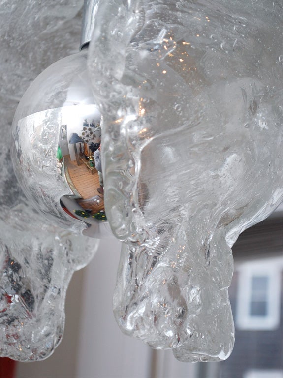 Plafonnier en verre de Murano sculpté à la main et chrome Excellent état - En vente à Bridgehampton, NY