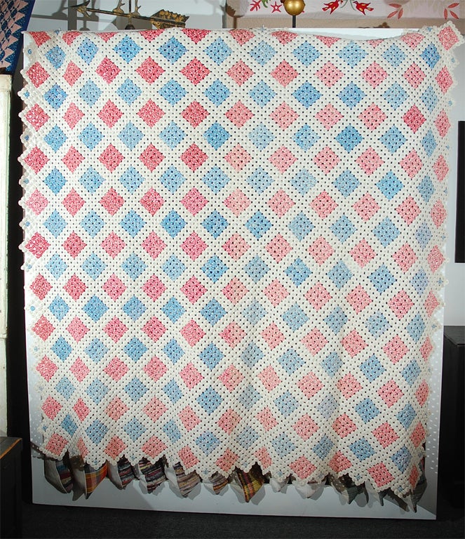 EARLY 20TH C. MINIATURE YOYO QUILT