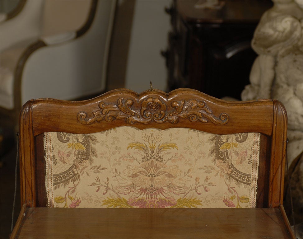 Early 19th Century Walnut Fire Screen 1