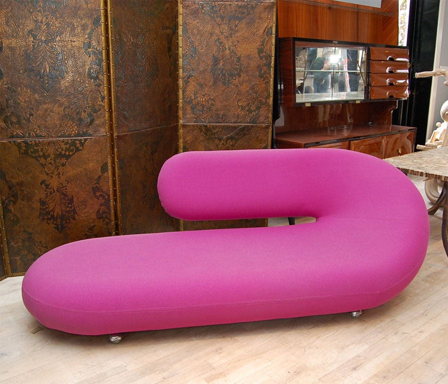 Geoffrey Harcourt Cleopatra Lounge sofa, Designed 1973 Manufactured by Artifort, Netherlands; one piece form upholstered in purple/pink wool. The sofa is in very good condition the upholstery is still strong it only has some sun fading on the back