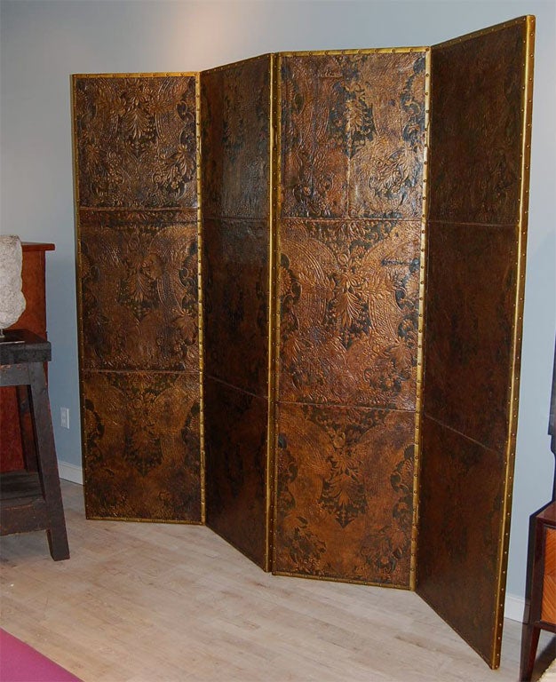18th C. Leather Screen In Excellent Condition For Sale In New York, NY