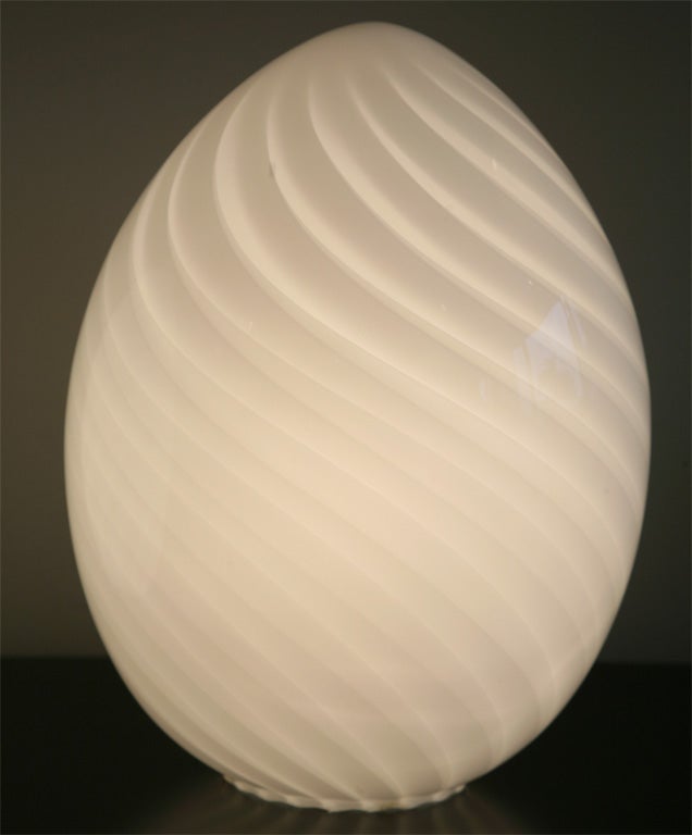 Nice pair of white Murano glass egg lamps, by Vetri Murano.