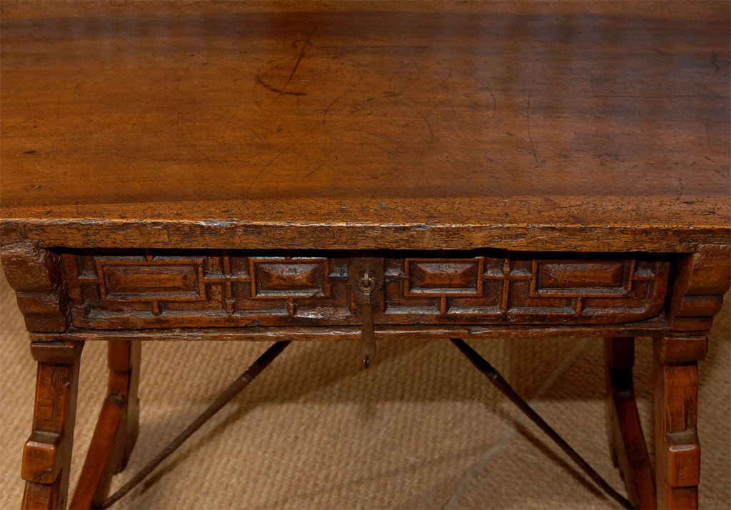 18th Century and Earlier Spanish walnut desk For Sale