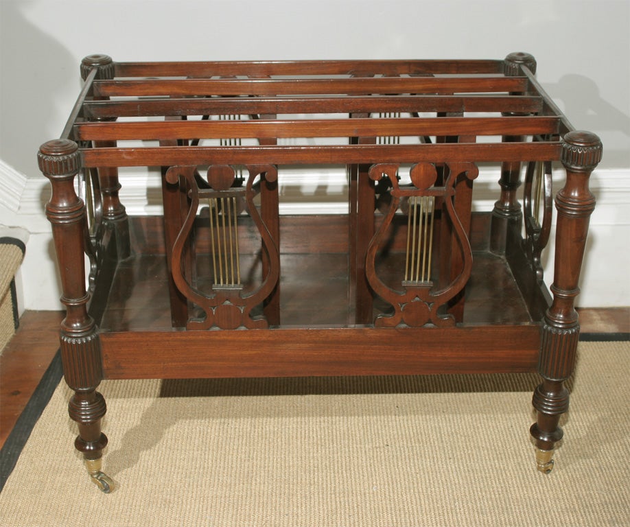 Very fine and rare Regency carved mahogany large-scale music stand, having round turned flute-carved and tapered corner columns with carved finials and classical openwork lyre shaped stiles with solid brass strings, on turned feet with brass caps