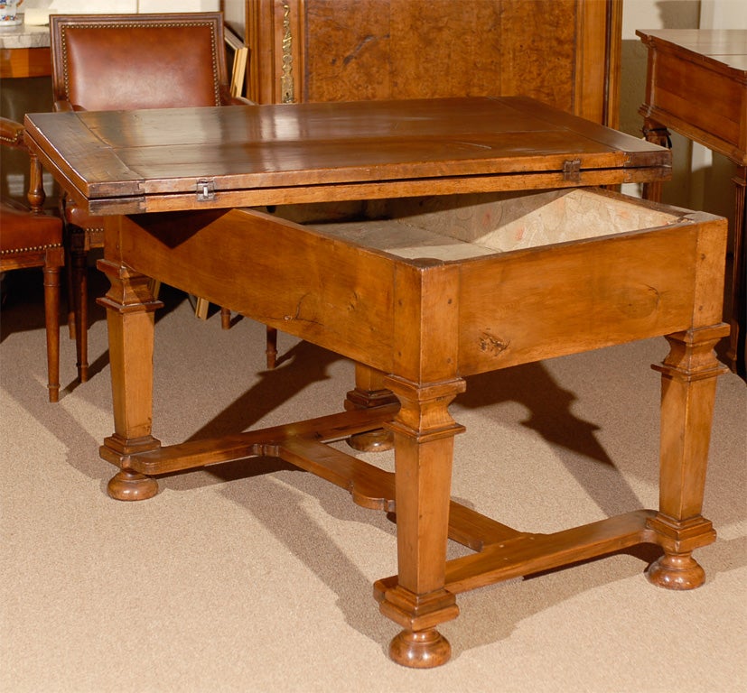 Walnut Flip-Top Dining Table with Cross Stretchers, France, circa 1720 In Good Condition In Atlanta, GA