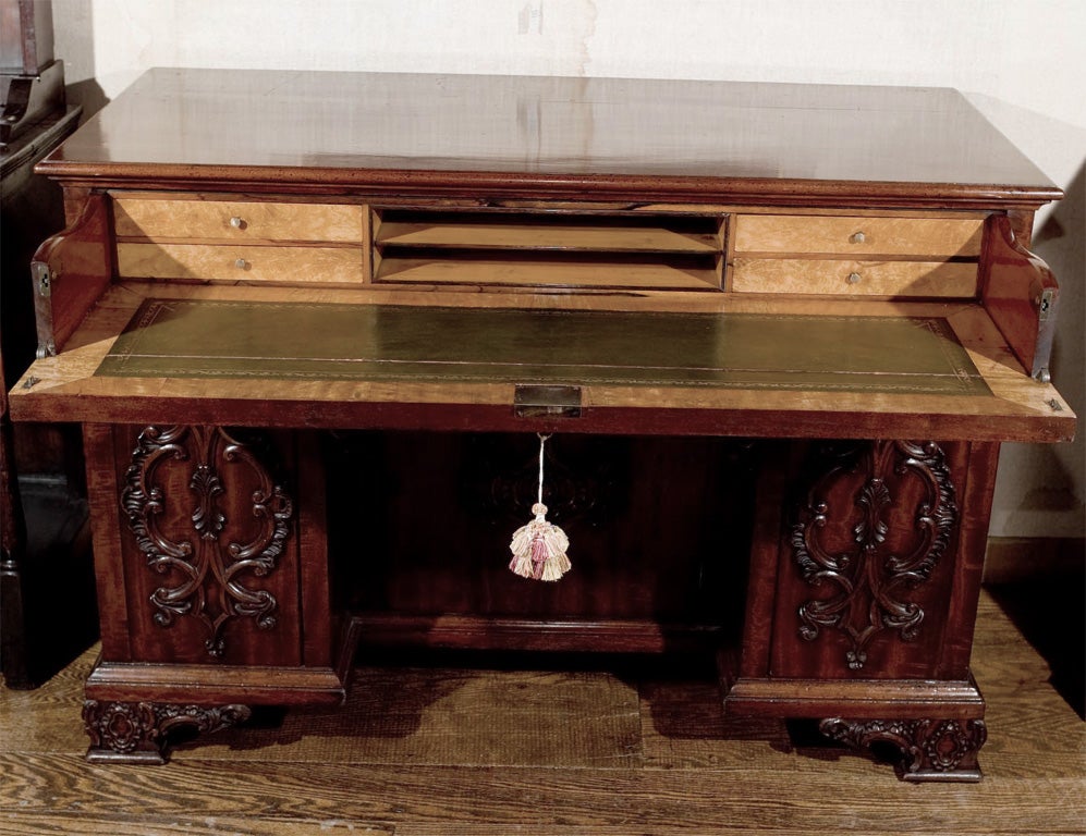 Chippendale Style Mahogany Desk In Excellent Condition For Sale In Woodbury, CT