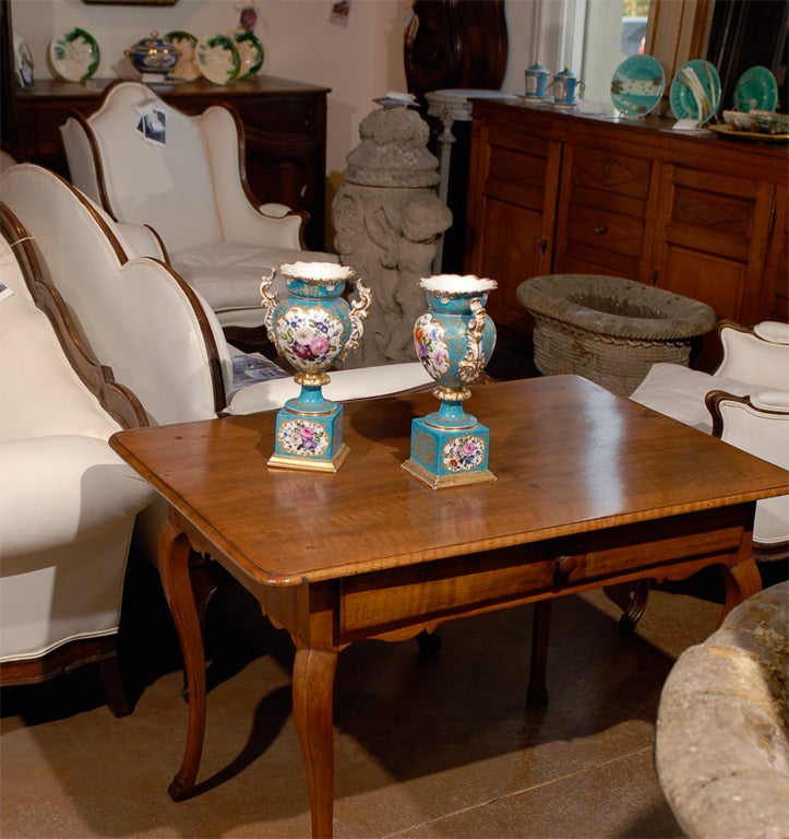 19th Century Pair of Vieux Paris Porcelian Vases With Flowers