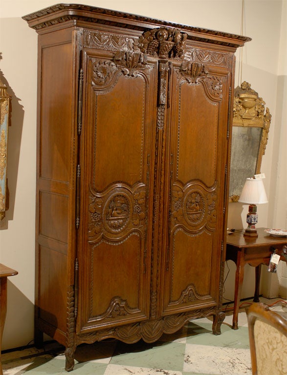 Louis XV Normandie Oak Armoire ca. 1760 (Französisch) im Angebot