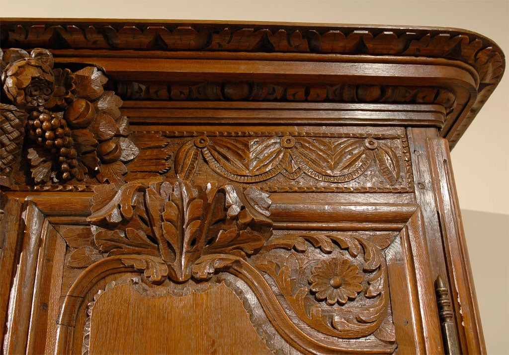 Louis XV Normandie Oak Armoire ca. 1760 (Mitte des 18. Jahrhunderts) im Angebot