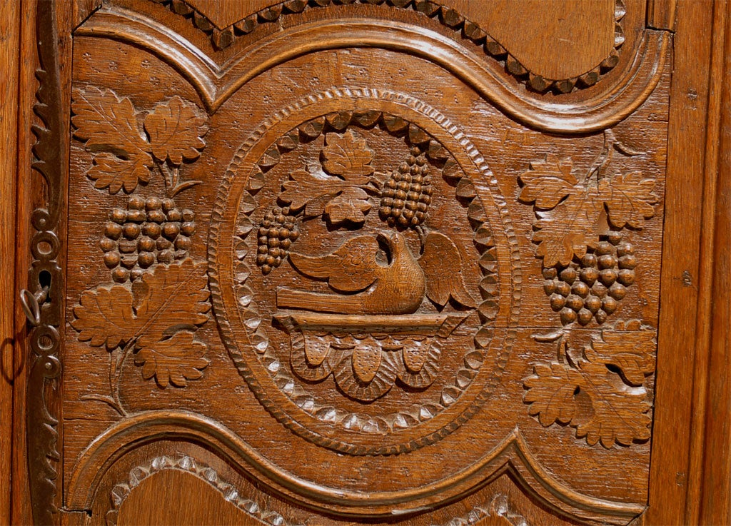 Louis XV Normandie Oak Armoire ca. 1760 (Eichenholz) im Angebot