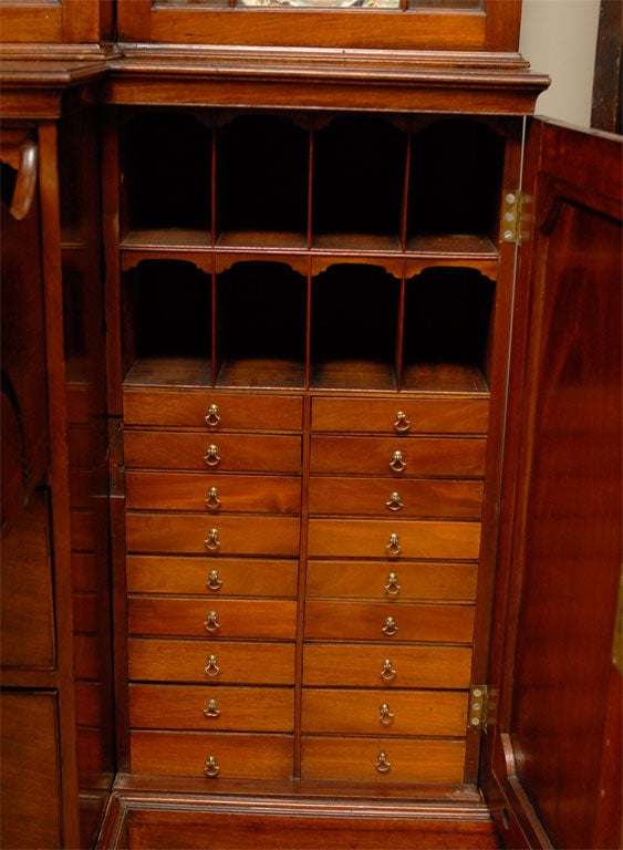 George III period Breakfront Secretaire Bookcase, c. 1800 In Excellent Condition In Atlanta, GA