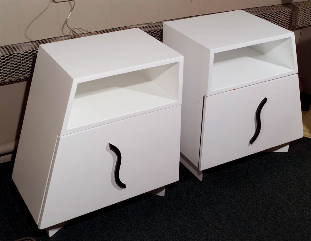 MAXIMILION White Modern Angled Nightstands
