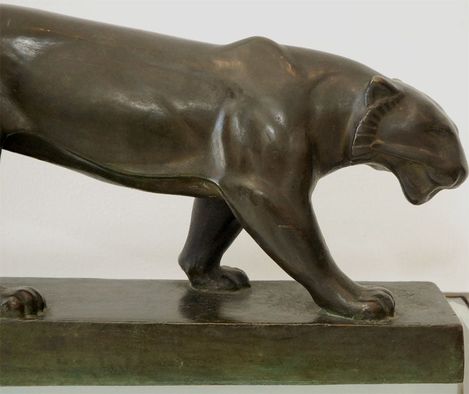 Bronze Panthère Art Déco en bronze patiné signée Vago-Weiss