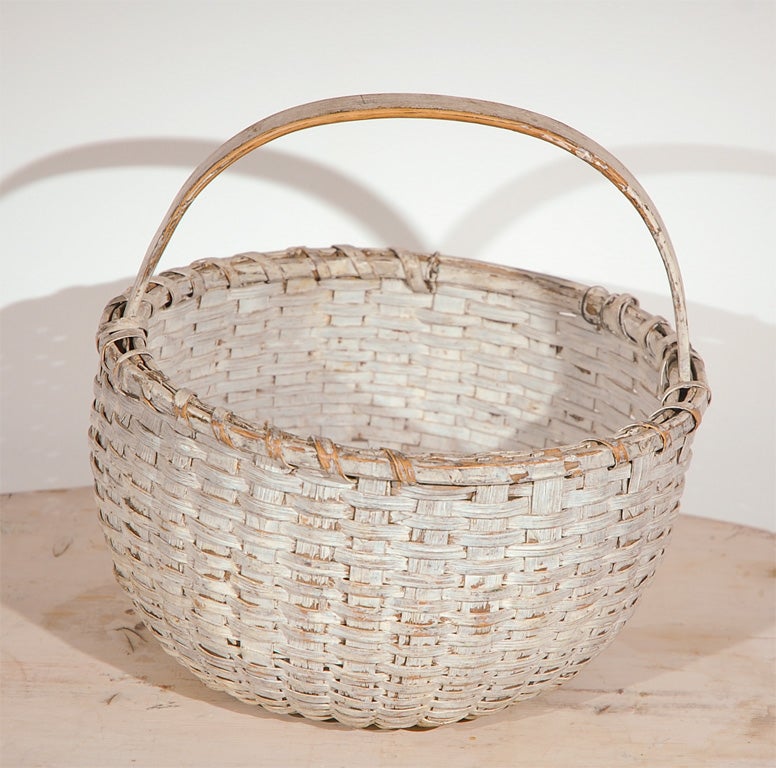 19THC ORIGINAL WHITE PAINTED BASKET. GREAT ORIGINAL WORN SURFACE WITH NATURAL PATINA TO THE HANDLE. GREAT CONDITION.