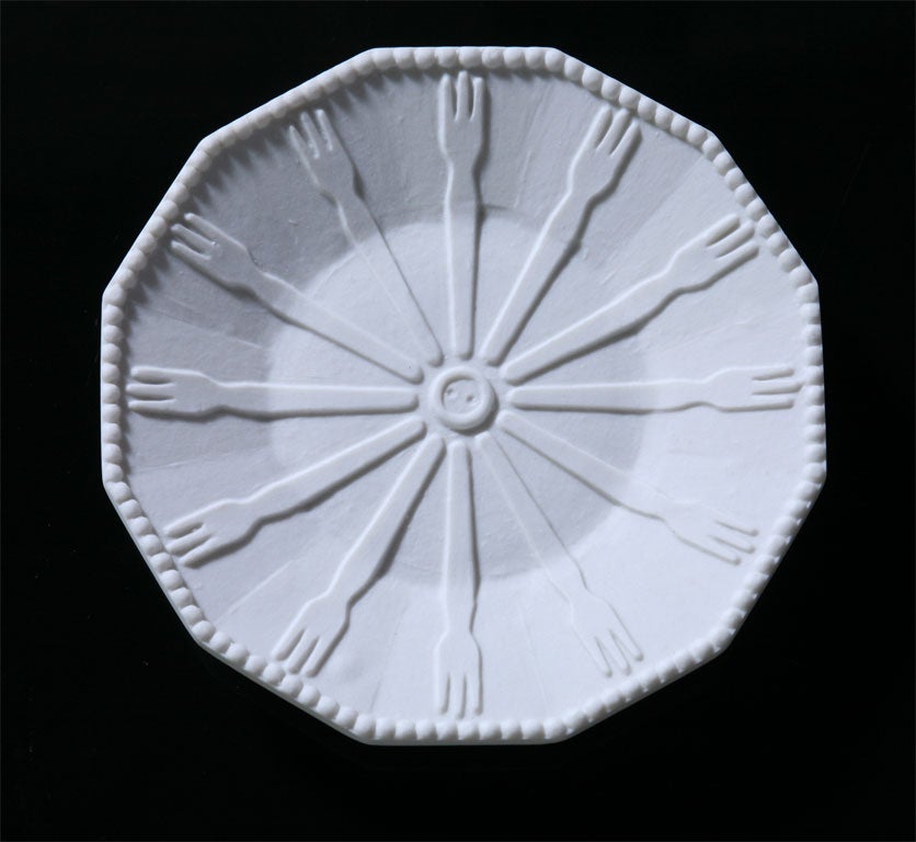 BUTTON-PORCELAIN PLATE BY J. SMEETS & N. TYNAGEL