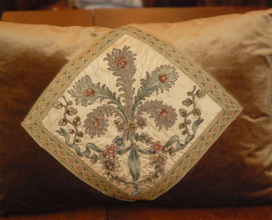 Pair of Metallic French Embroidered Pillows C. 1880 In Excellent Condition In Los Angeles, CA