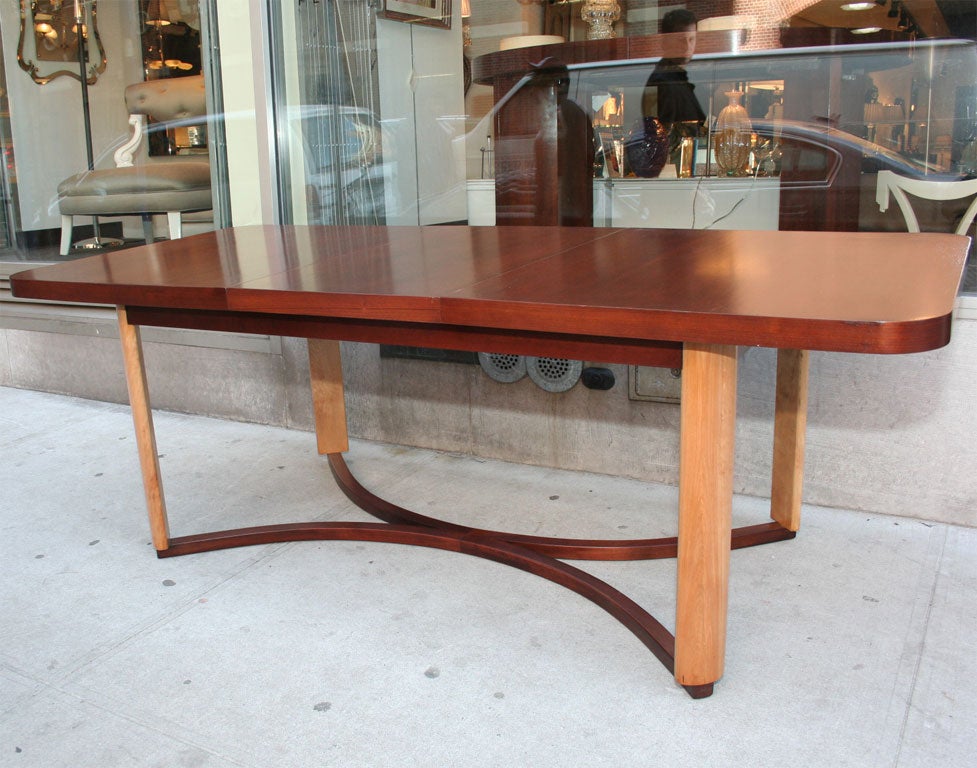 Sophisticated Art Deco Dining Table in Walnut and Birch by Gilbert Rohde 3