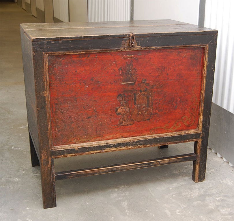 Mid-19th Century Q'ing Dynasty Mongolian Trunk with Original Golden Painting