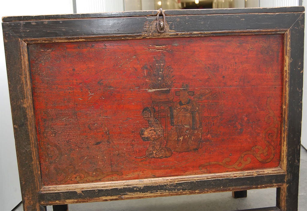 Polished Mid-19th Century Q'ing Dynasty Mongolian Trunk with Original Golden Painting For Sale