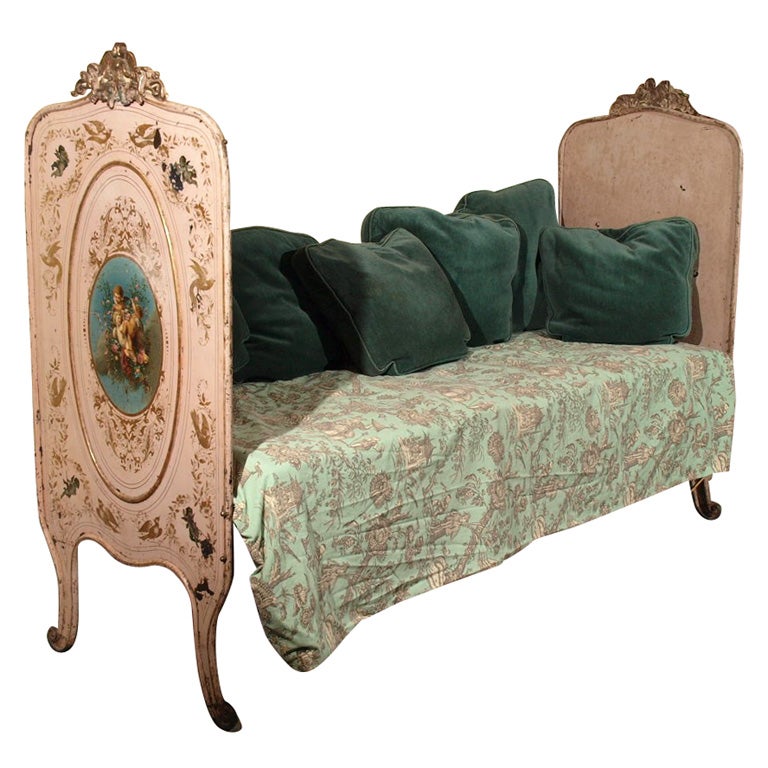 Charming Tole Daybed