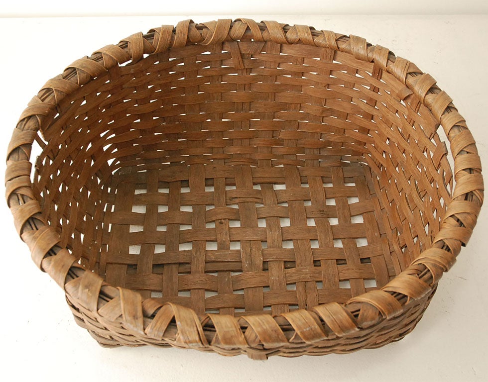 American 19THC RARE FORM BASKET FROM NEW ENGLAND AND PRISTINE CONDITION