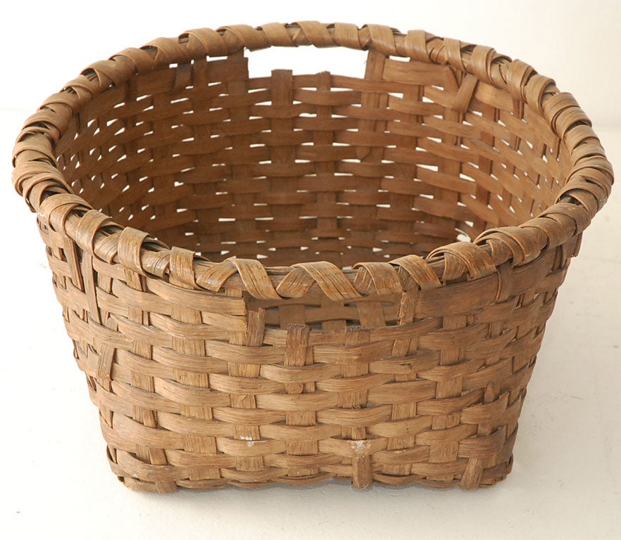 19th Century 19THC RARE FORM BASKET FROM NEW ENGLAND AND PRISTINE CONDITION