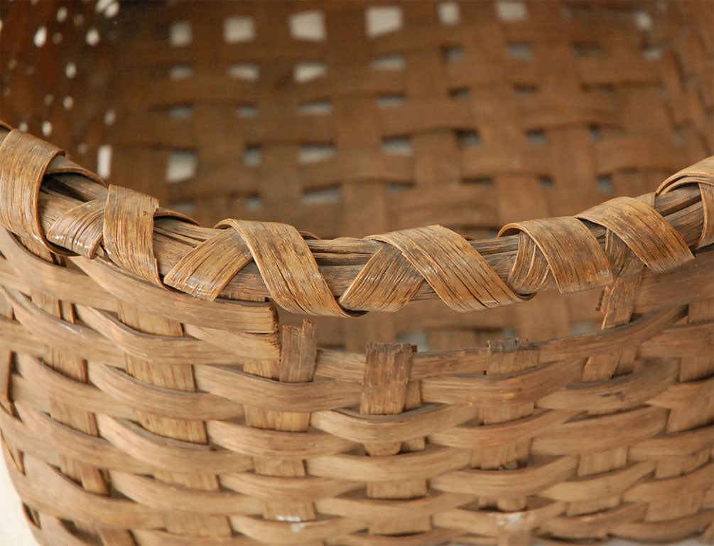 19THC RARE FORM BASKET FROM NEW ENGLAND AND PRISTINE CONDITION 1