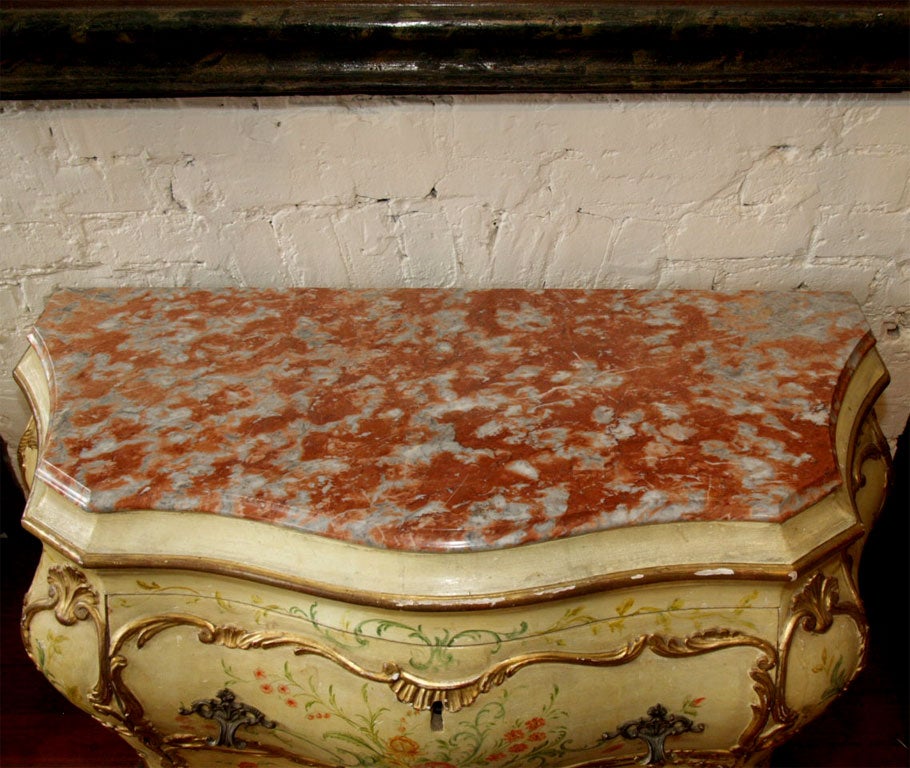 18th c. Italian Painted Bombe Commode In Good Condition For Sale In Natchez, MS