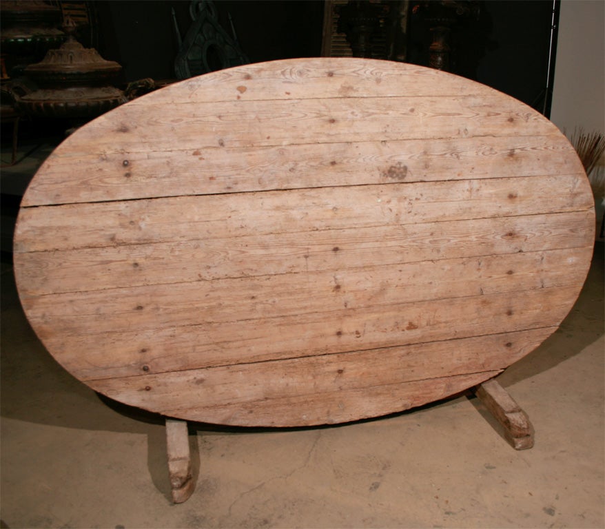 Large French wine tasting table For Sale 4
