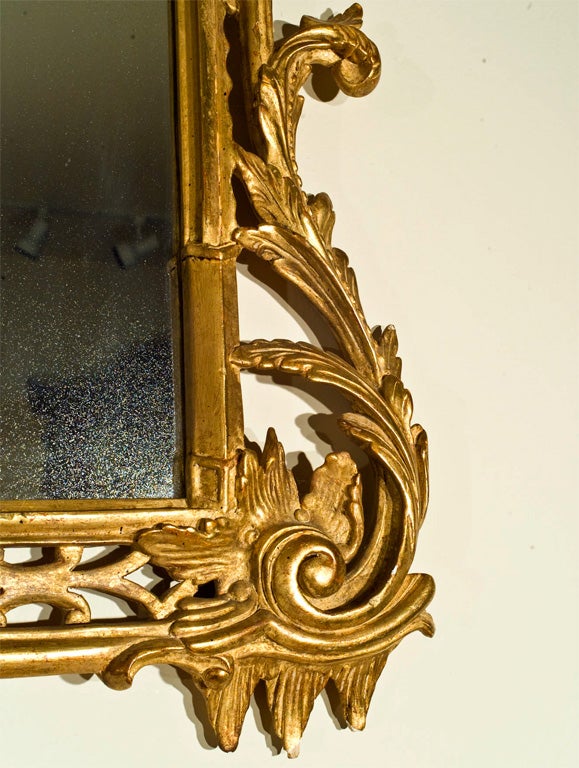 A Gilt Regency-Style Chinoiserie Mirror In Good Condition For Sale In Woodbury, CT
