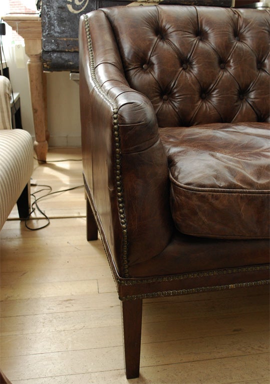 Tufted Leather Settee For Sale 1