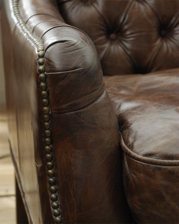 Tufted Leather Settee For Sale 2