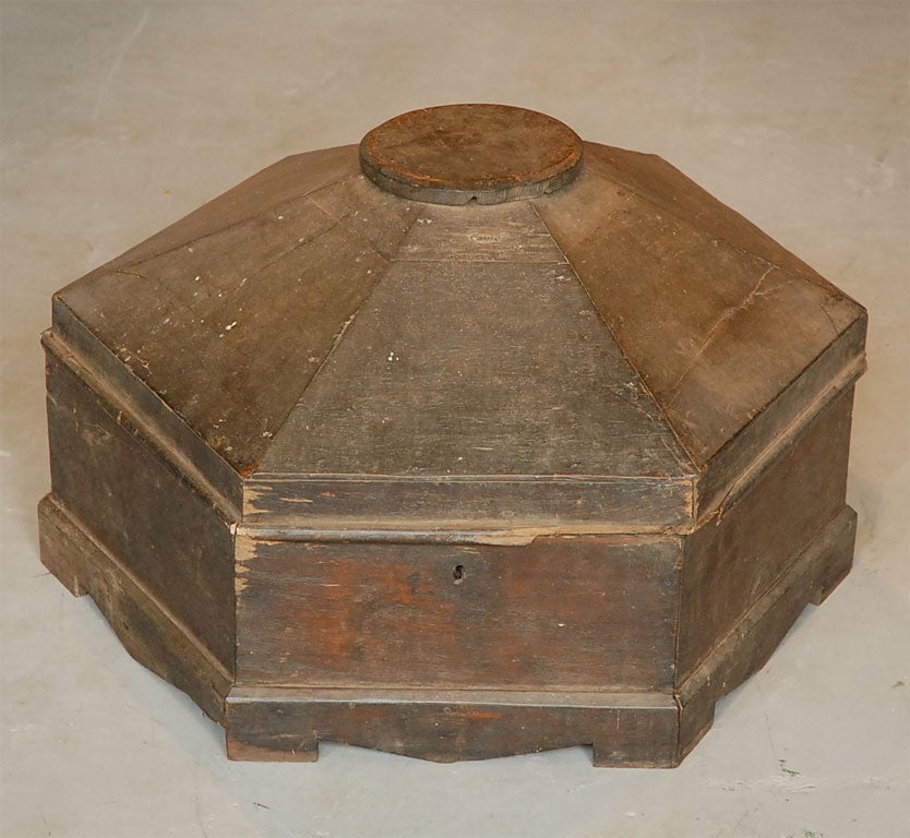 Hexagonal wooden box, ideal for decoration and storage. The lid comes to a flattened peak and the inside is lined with floral paper (see photo).