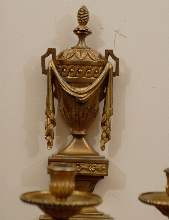 XIX secolo Coppia di scensori Luigi XVI in bronzo dorato, Francia, 1870 ca. in vendita