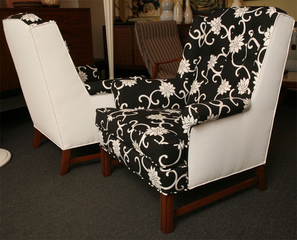 REDUCED FROM $2,250.
Crisp pair of 1950s modern wingback armchairs in the style of Edward Wormley for Dunbar. Great scale buttoned back cushions and crisply upholstered in black & white vintage, 1970s screen-print cotton and white on the back.